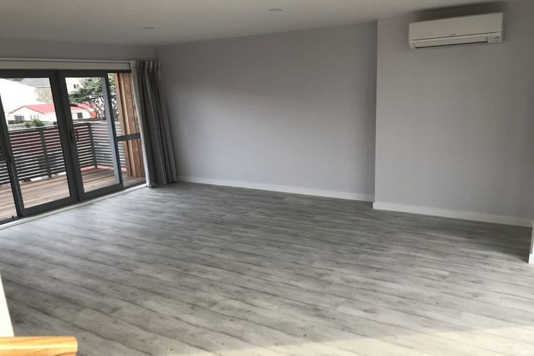 Photo of property in 3/121 Rongotai Road, Kilbirnie, Wellington, 6022