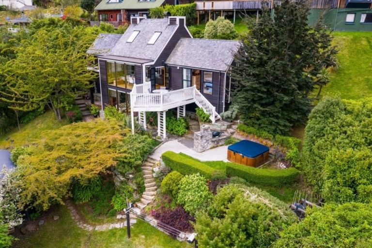Photo of property in 18 Mckerrow Place, Sunshine Bay, Queenstown, 9300