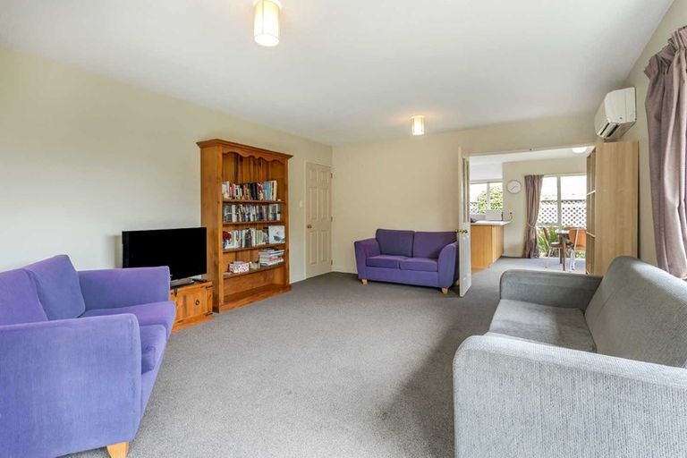 Photo of property in 2/424 Harewood Road, Harewood, Christchurch, 8051