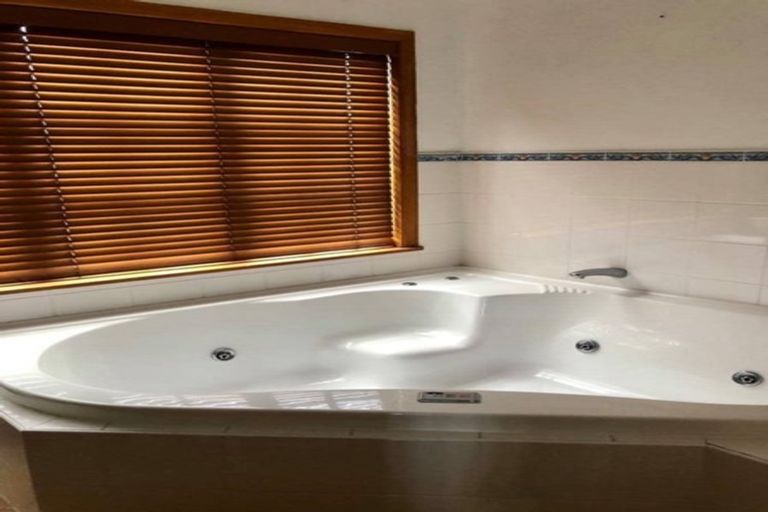 Photo of property in 17 Dudding Avenue, Northcote, Auckland, 0627