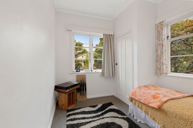 Photo of property in 25 Pirie Crescent, Moera, Lower Hutt, 5010