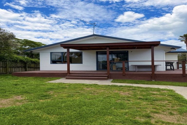 Photo of property in 33 Shearwater Street, One Tree Point, 0118