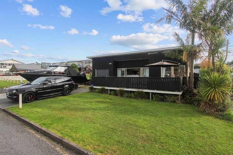 Photo of property in 9 Keven Road, Clarks Beach, Pukekohe, 2679