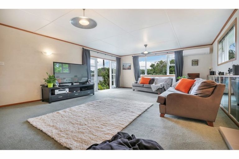 Photo of property in 805 State Highway 16, Waimauku, 0883