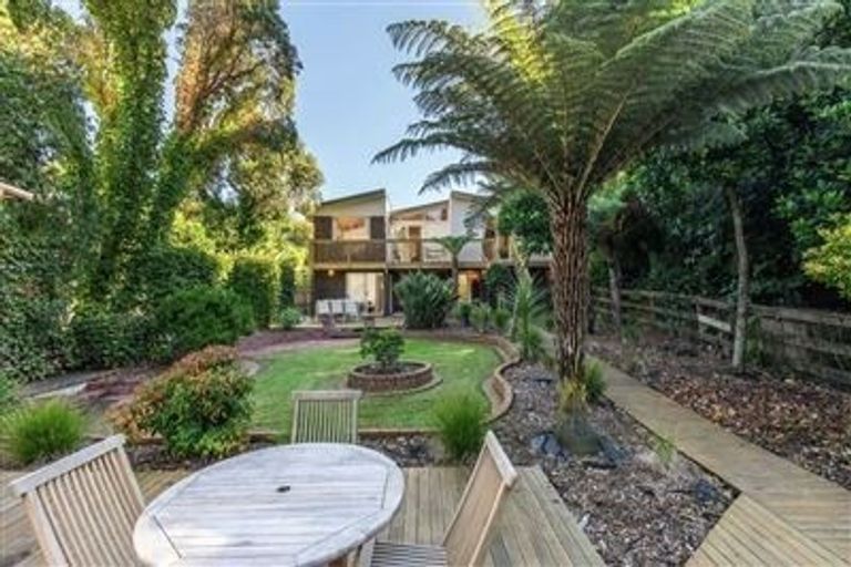 Photo of property in 22 Korotaha Terrace, Rothesay Bay, Auckland, 0630