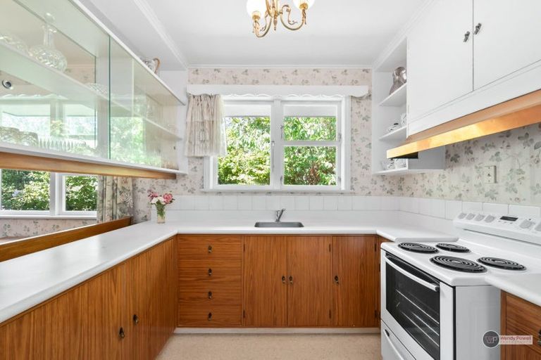 Photo of property in 15 Harewood Grove, Pinehaven, Upper Hutt, 5019