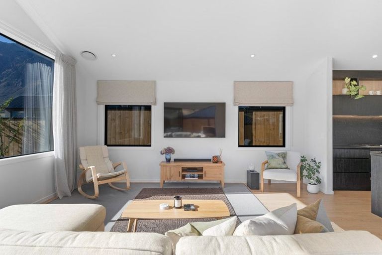 Photo of property in 32 Plough Street, Jacks Point, 9371