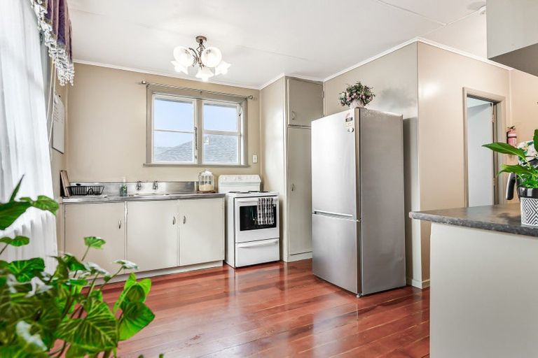 Photo of property in 98 Holland Road, Fairfield, Hamilton, 3214