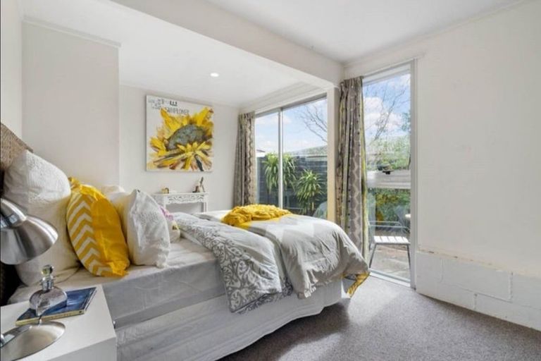 Photo of property in 43 Reynella Drive, Massey, Auckland, 0614