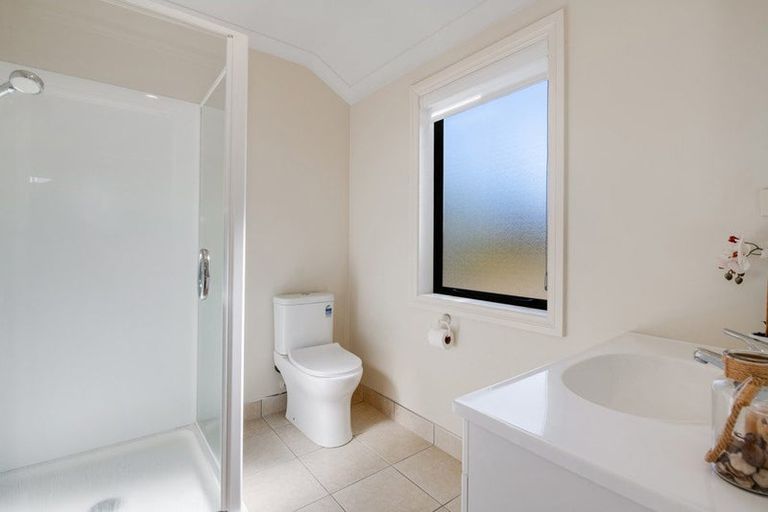 Photo of property in 19 Black Teal Close, Unsworth Heights, Auckland, 0632