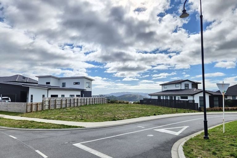 Photo of property in 1 Kaiaho Close, Aotea, Porirua, 5024