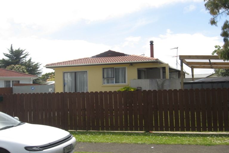 Photo of property in 11 Moncrieff Avenue, Clendon Park, Auckland, 2103