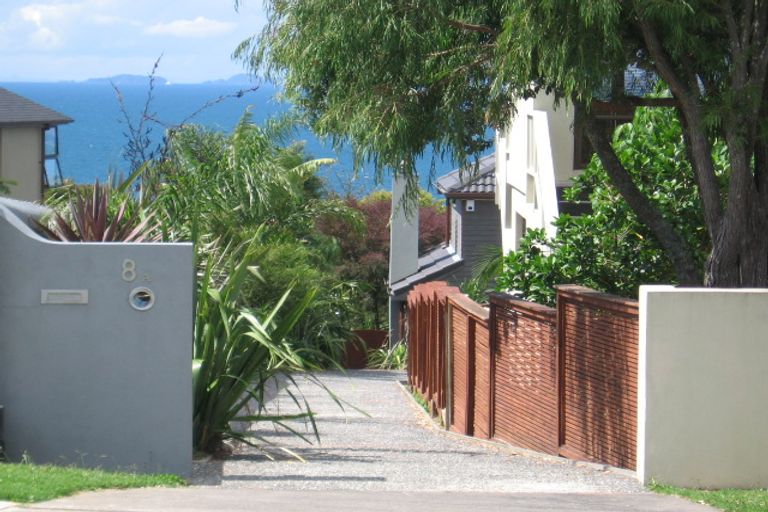 Photo of property in 8 Miri Road, Rothesay Bay, Auckland, 0630