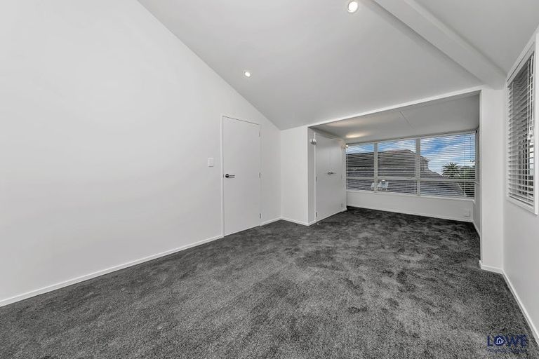 Photo of property in 1/2 Hauraki Road, Hauraki, Auckland, 0622