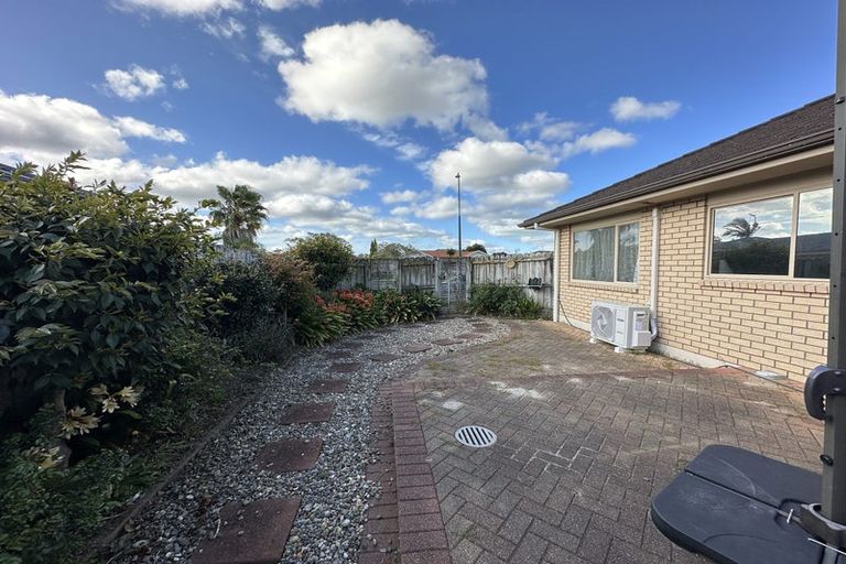 Photo of property in 10 Brosna Place, East Tamaki, Auckland, 2016