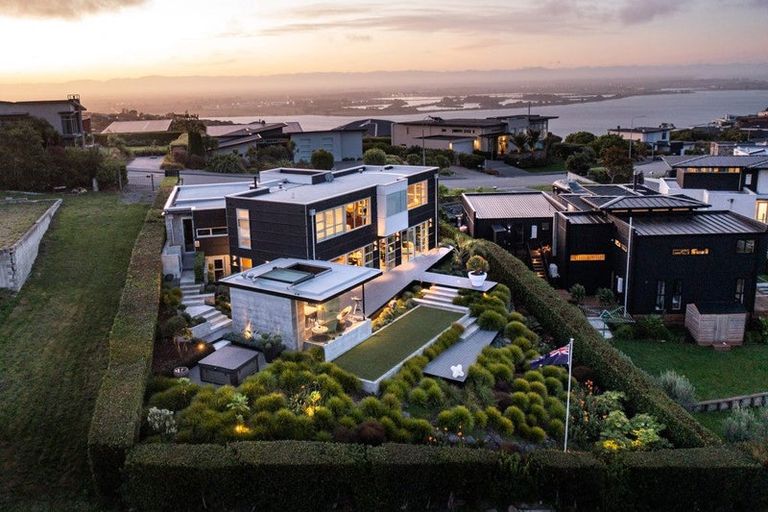 Photo of property in 105 Glenstrae Road, Redcliffs, Christchurch, 8081