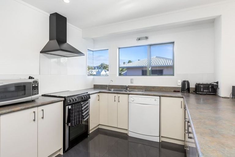 Photo of property in 2/287 Vipond Road, Stanmore Bay, Whangaparaoa, 0932