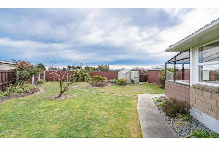 Photo of property in 37 Woodgrove Avenue, North New Brighton, Christchurch, 8083