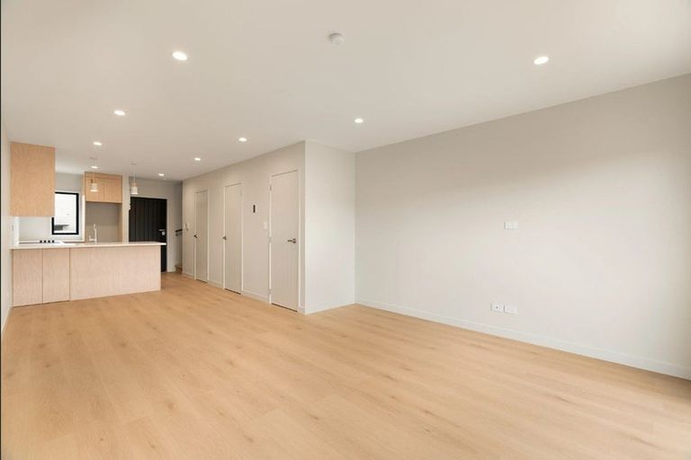 Photo of property in 21 Awhi Lane, Massey, 0614