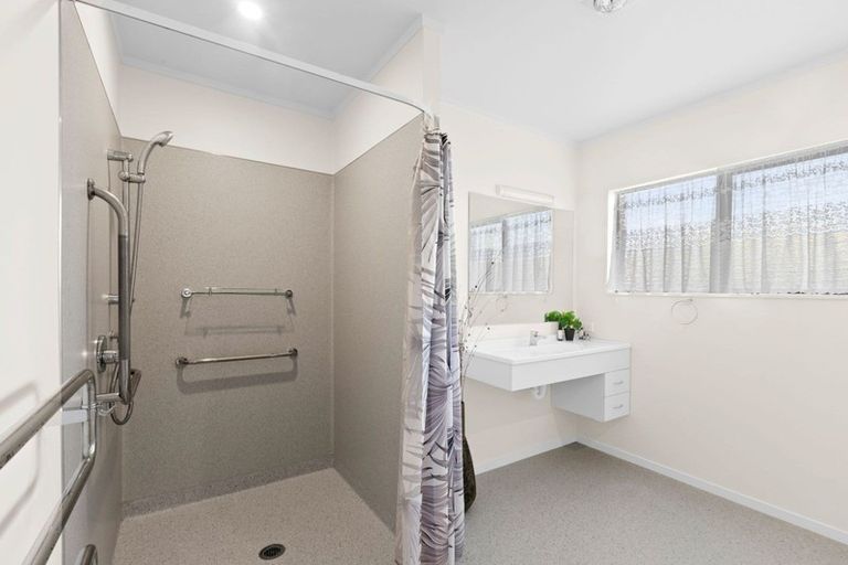 Photo of property in 1/81 Tukapa Street, Westown, New Plymouth, 4310