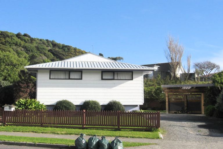 Photo of property in 37 Hookway Grove, Paraparaumu, 5032