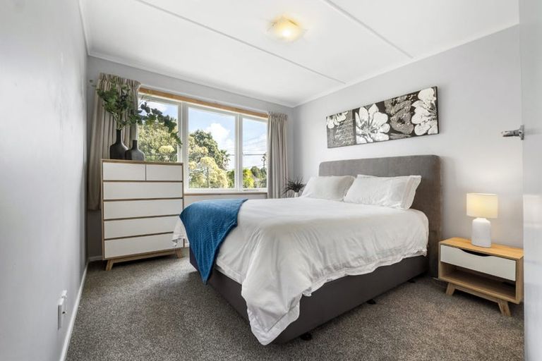 Photo of property in 1/62 Roberts Road, Glenfield, Auckland, 0629