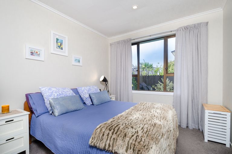 Photo of property in 4 Stafson Lane, Te Atatu Peninsula, Auckland, 0610