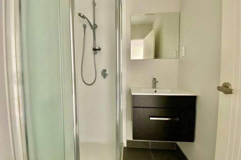 Photo of property in 8/36 Kaipatiki Road, Glenfield, Auckland, 0629