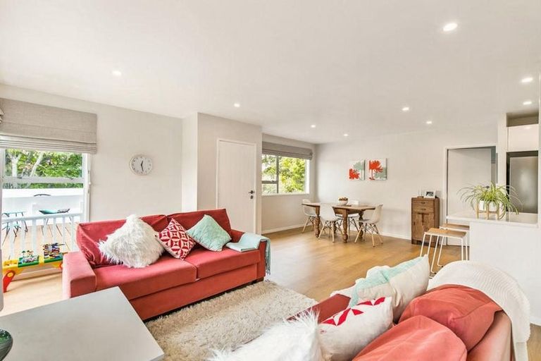 Photo of property in 67 Vandeleur Avenue, Birkdale, Auckland, 0626