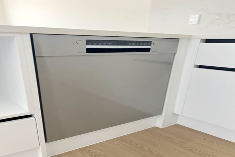 Photo of property in 1a Wren Place, Unsworth Heights, Auckland, 0632