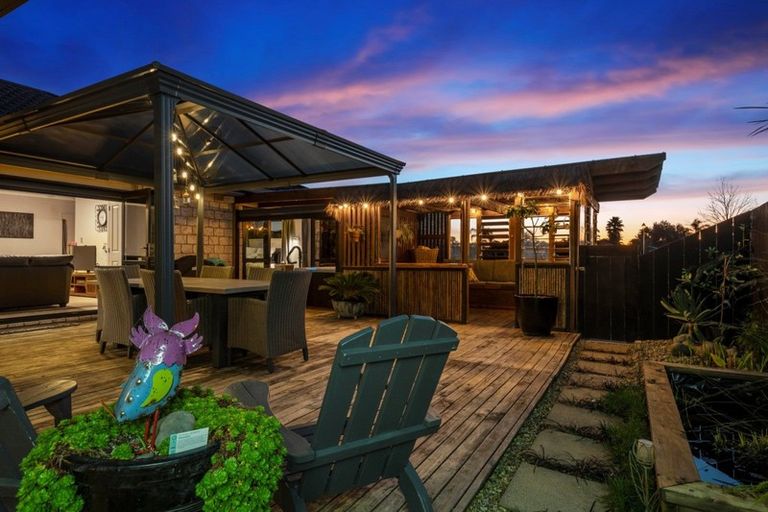 Photo of property in 5 Madeira Close, Papamoa Beach, Papamoa, 3118