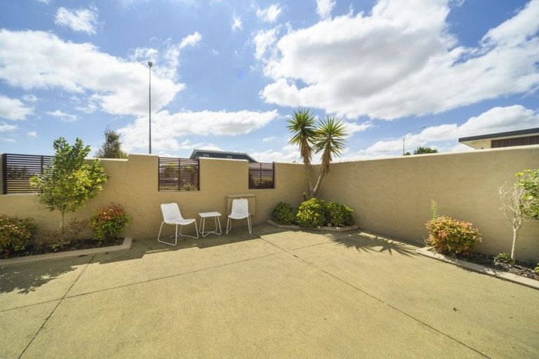Photo of property in 44 Ruapehu Drive, Fitzherbert, Palmerston North, 4410