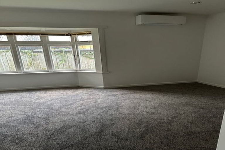 Photo of property in 155 Glenfield Road, Hillcrest, Auckland, 0626