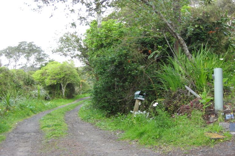 Photo of property in 42 Raroa Terrace, Waiatarua, Auckland, 0604