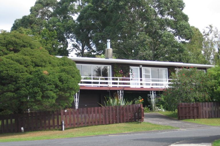 Photo of property in 87 Stottholm Road, Titirangi, Auckland, 0604