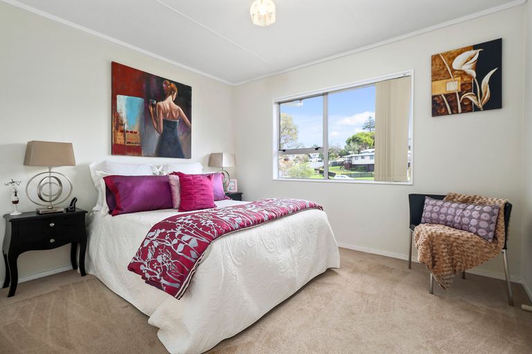 Photo of property in 5 Buisson Glade, West Harbour, Auckland, 0618