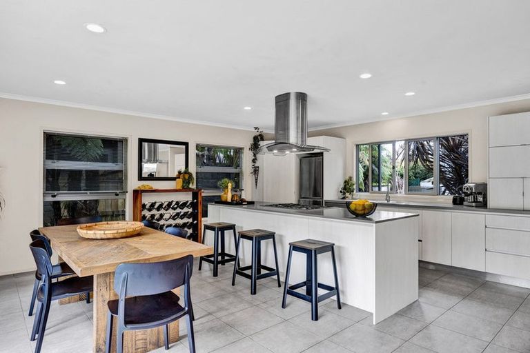 Photo of property in 72e Wairau Road, Oakura, 4314