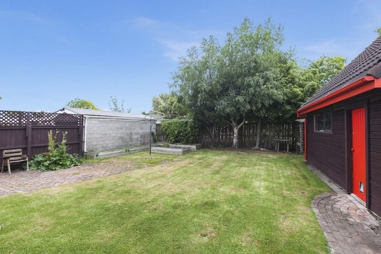 Photo of property in 31 Juniper Place, Burnside, Christchurch, 8053