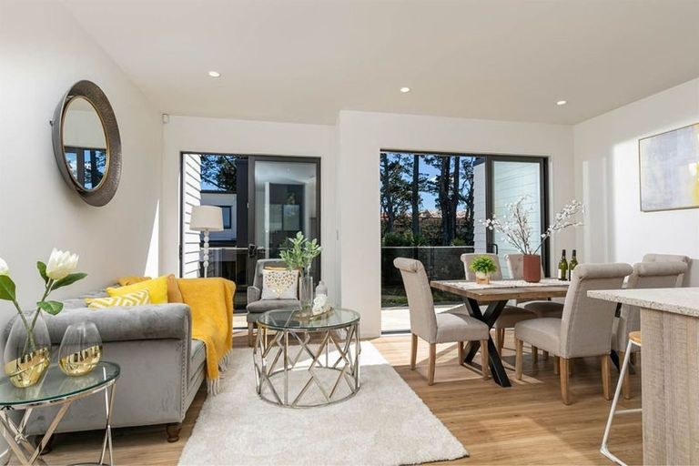 Photo of property in 19 Korokio Lane, Henderson, Auckland, 0612