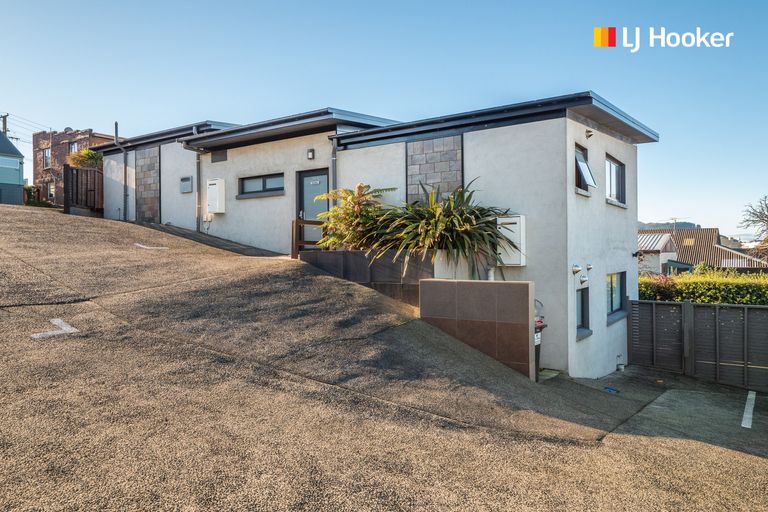 Photo of property in 71 Carroll Street, Dunedin Central, Dunedin, 9016