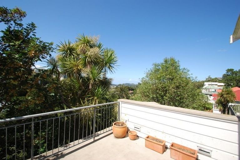 Photo of property in 1 Hadfield Terrace, Kelburn, Wellington, 6012