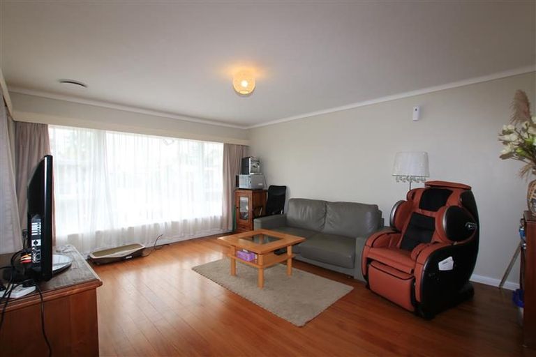 Photo of property in 32 Kelwyn Road, Kelston, Auckland, 0602