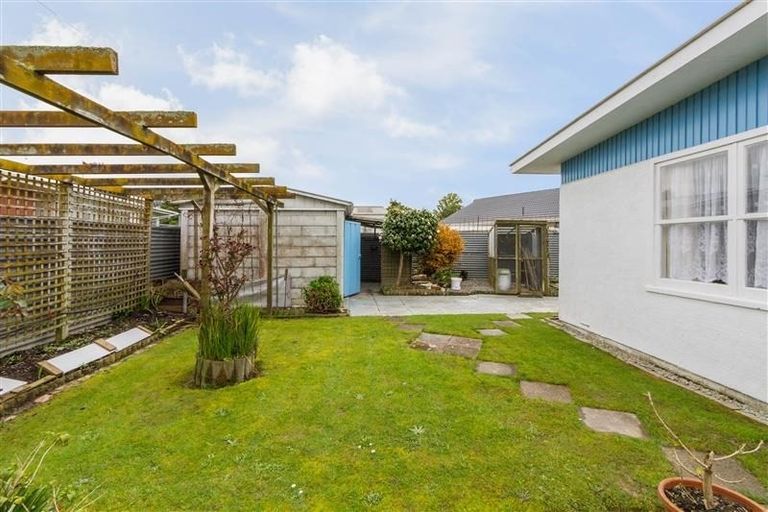Photo of property in 6a Hollows Crescent, Takaro, Palmerston North, 4412