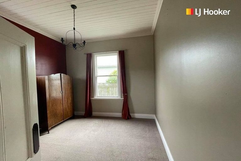 Photo of property in 122 Hargest Crescent, Saint Clair, Dunedin, 9012