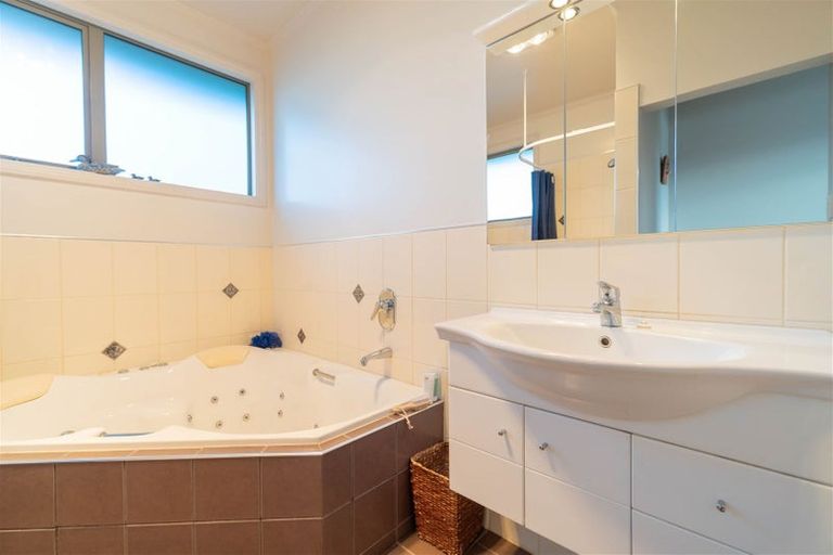 Photo of property in 11 Hawea Place, Te Anau, 9600