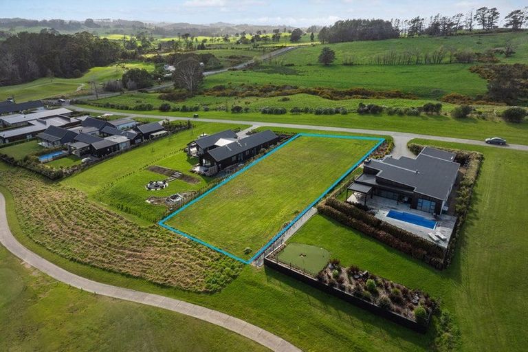 Photo of property in 53 Grayson Road, Wainui, 0992