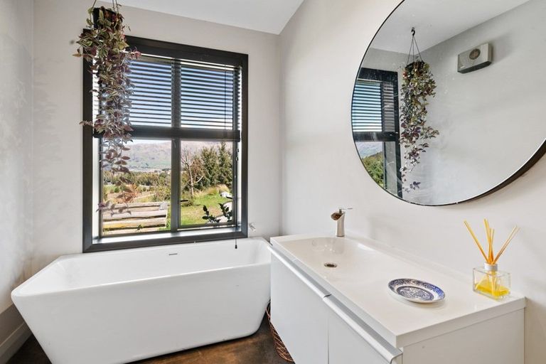 Photo of property in 7 Glenaray Crescent, Wanaka, 9305