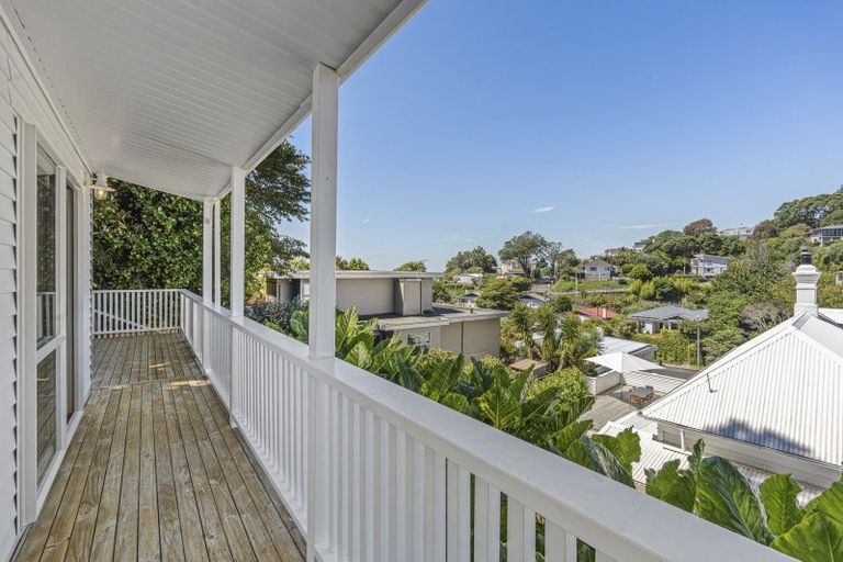 Photo of property in 16 Bracken Street, New Plymouth, 4310