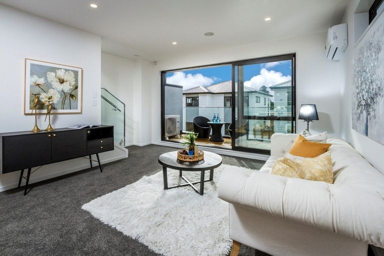 Photo of property in 4/19 Kingdale Road, Henderson, Auckland, 0610