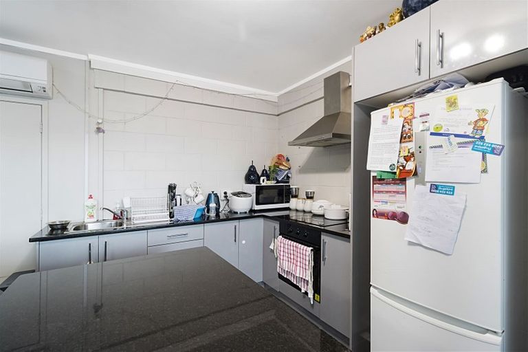 Photo of property in 4184 Great North Road, Glendene, Auckland, 0602